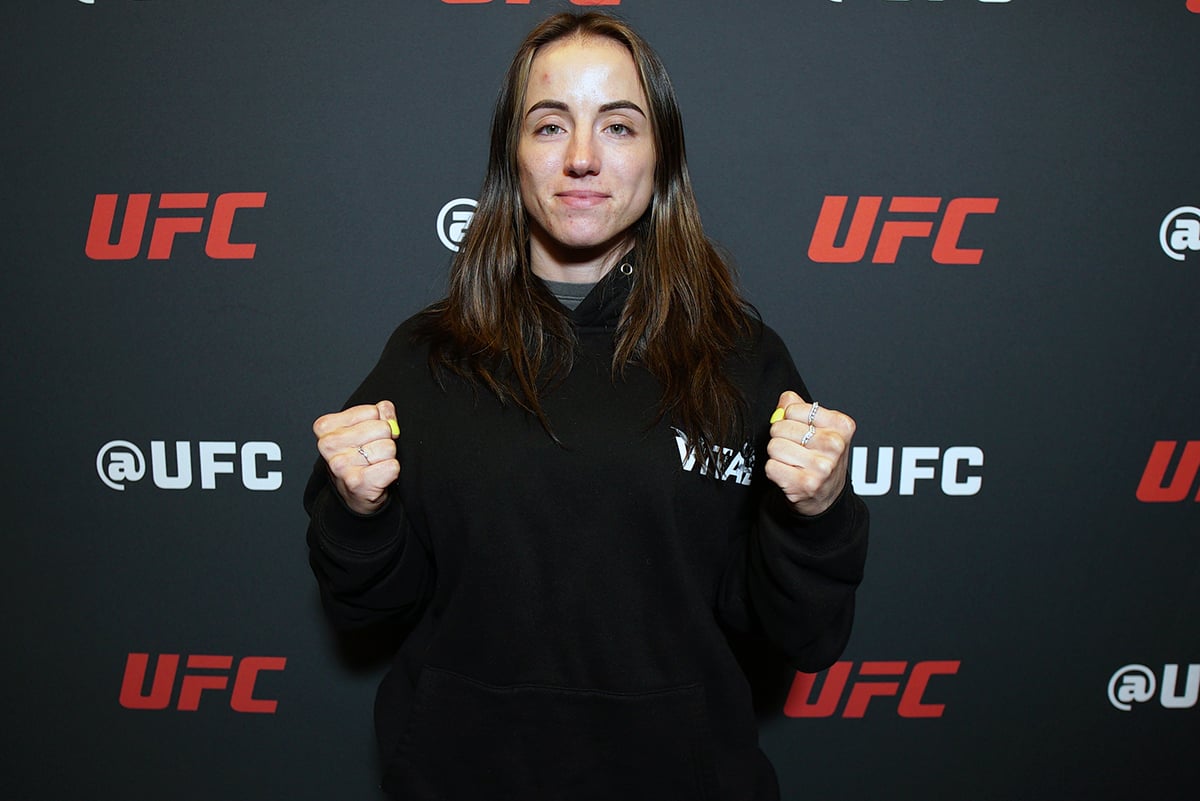 Maycee Barber posa para foto no media day do UFC 323