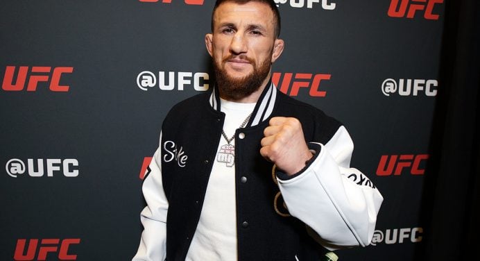 De azarão a campeão! Merab relembra rixa com Petr Yan antes de revanche no UFC 323