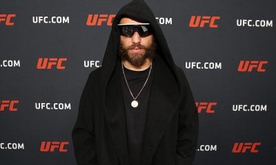 Jean Silva posando para foto após vitória no UFC 324