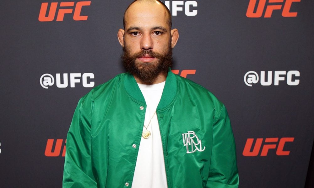 Jean Silva posa para foto no media day do UFC 324