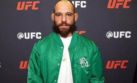 Jean Silva posa para foto no media day do UFC 324