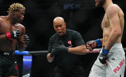 Mark Smith media o duelo entre Ateba Gautier e Andrey Pulyaev no UFC 324