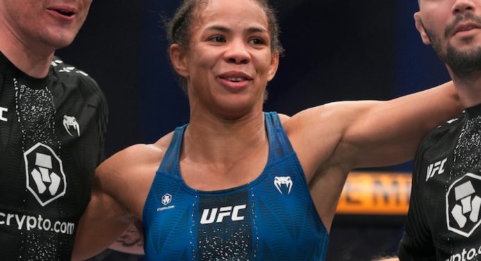 Chute ilegal? Dione Barbosa admite risco, mas se defende após polêmica no UFC Vegas 115