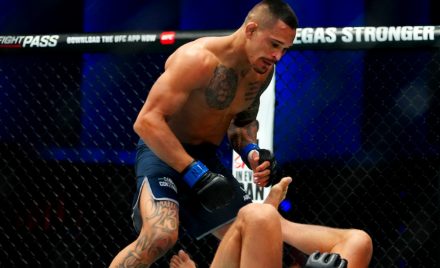 Márcio Ticotô Barbosa e Damon Wilson lutam durante o Contender Series